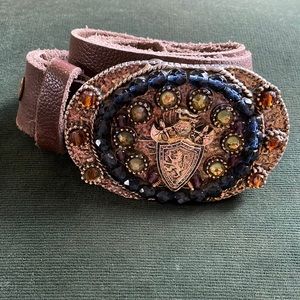 WOMENS BROWN LEATHER STUDDED BELT WITH COAT OF ARMS / GEMS BELT BUCKLE
